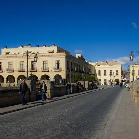 公寓 隆达岑特洛公寓 *