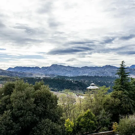 隆达岑特洛公寓 龙达