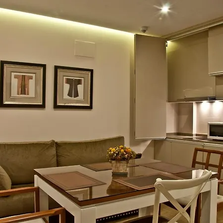 隆达岑特洛公寓 *