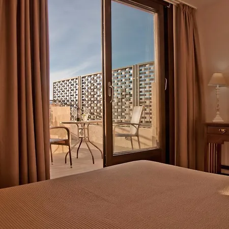 隆达岑特洛公寓 龙达