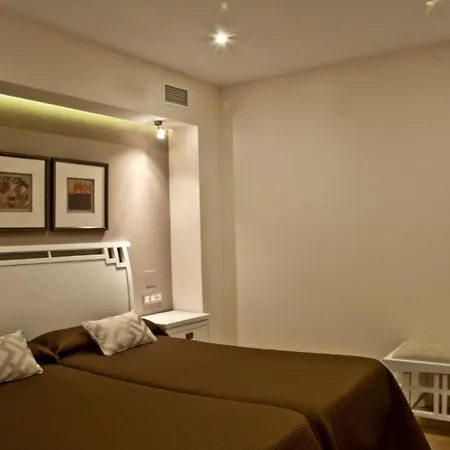 隆达岑特洛公寓 *